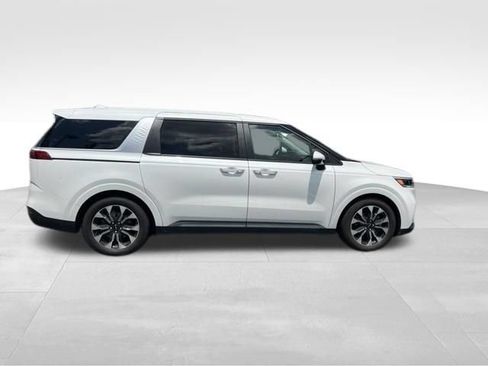 Certified 2024 Kia Carnival EX FWD image 9