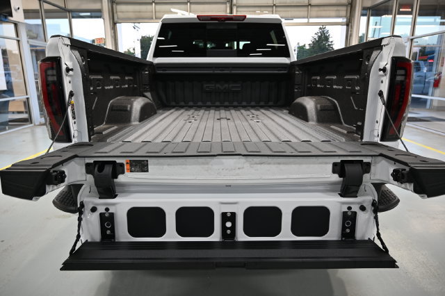 New 2026 GMC Sierra 2500 AT4 w/ AT4 Premium Plus Package AWD/4WD image 9