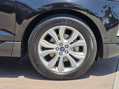 Used 2019 Ford Edge Titanium w/ Equipment Group 301A FWD image 13