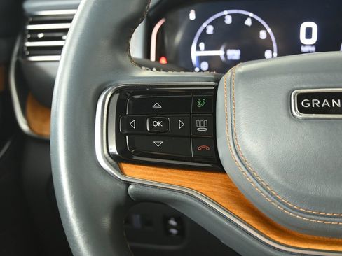 Used 2022 Jeep Grand Wagoneer Series II AWD/4WD image 35