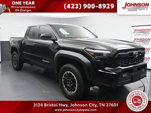 Used 2024 Toyota Tacoma TRD Off-Road AWD/4WD image 1