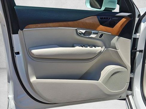 Used 2021 Volvo XC90 T6 Momentum w/ Protection Package Premier AWD/4WD image 12