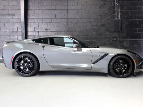 Used 2016 Chevrolet Corvette Stingray Coupe w/ 2LT Preferred Equipment Group image 20