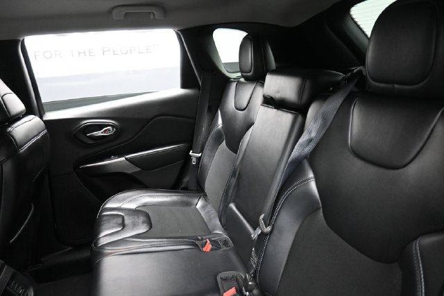 Used 2019 Jeep Cherokee Latitude Plus FWD image 21