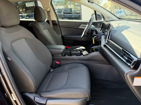 Used 2023 Kia Sportage LX AWD/4WD image 30