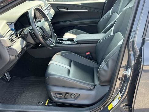 Used 2025 Toyota Camry SE FWD image 13