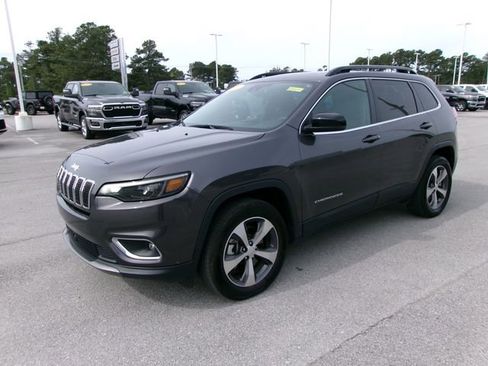 Used 2022 Jeep Cherokee Limited image 2