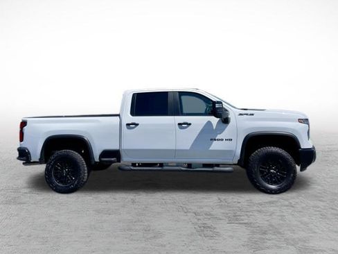 Used 2025 Chevrolet Silverado 2500 ZR2 w/ Technology Package AWD/4WD image 4