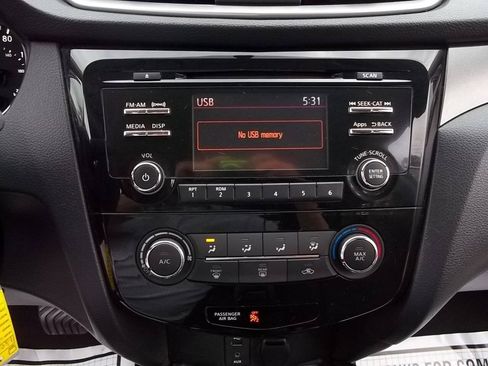 Used 2015 Nissan Rogue S AWD/4WD image 20
