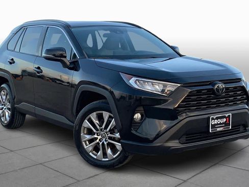 Used 2021 Toyota RAV4 XLE Premium image 2