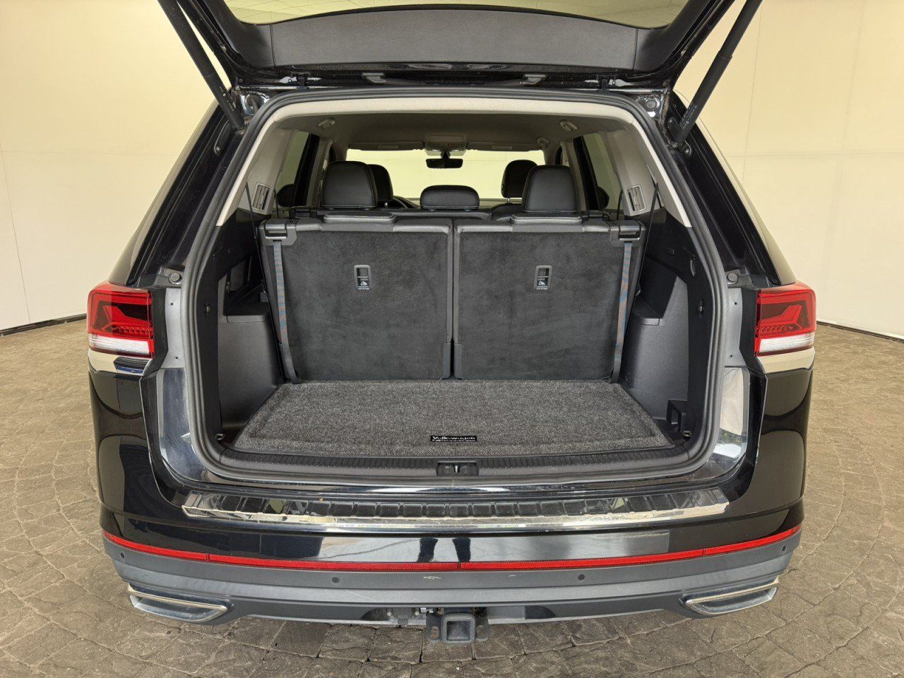 Used 2023 Volkswagen Atlas SE w/ Black Wheel Package AWD/4WD image 7