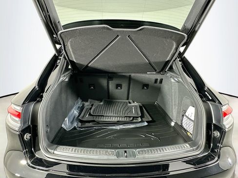 Used 2025 Porsche Macan image 28