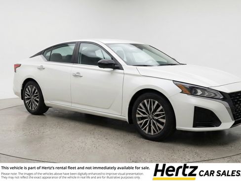 Used 2025 Nissan Altima 2.5 SV image 1