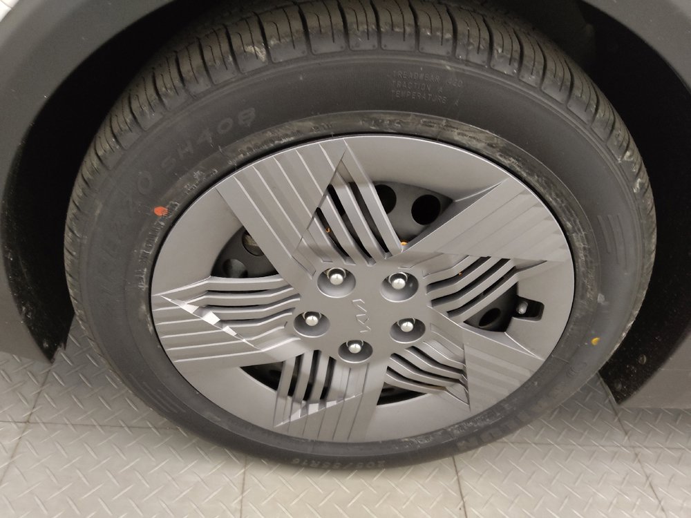 Used 2025 Kia K4 FWD image 31