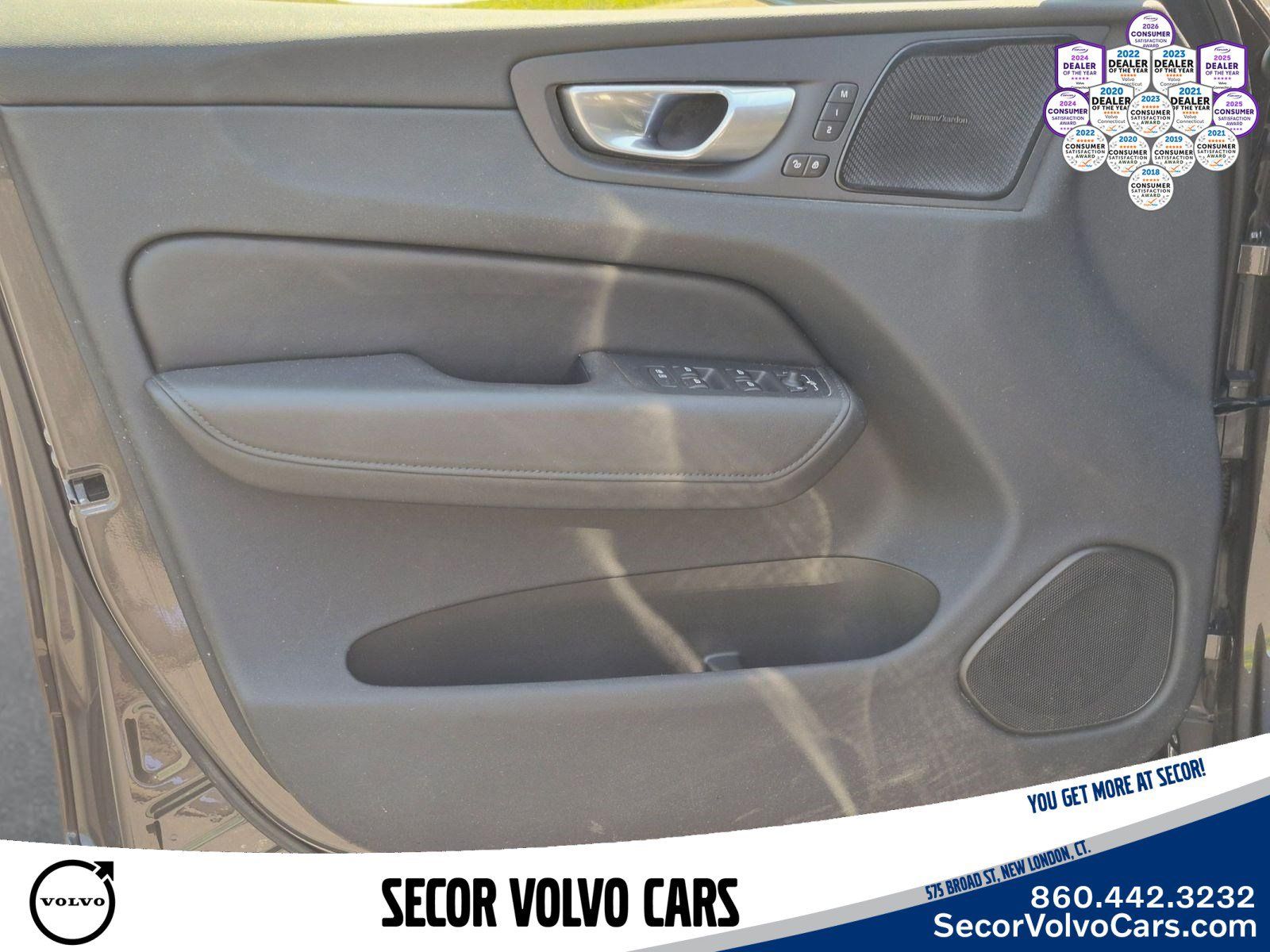 Used 2024 Volvo XC60 T8 Plus w/ Climate Package AWD/4WD image 11