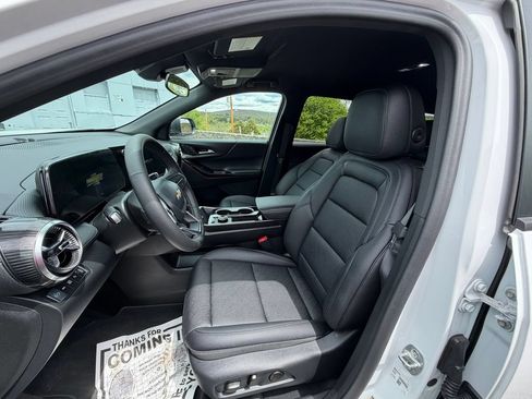 Used 2026 Chevrolet Equinox LT w/ Convenience Package II AWD/4WD image 9