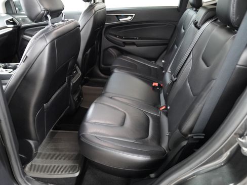 Used 2019 Ford Edge Titanium AWD/4WD image 4