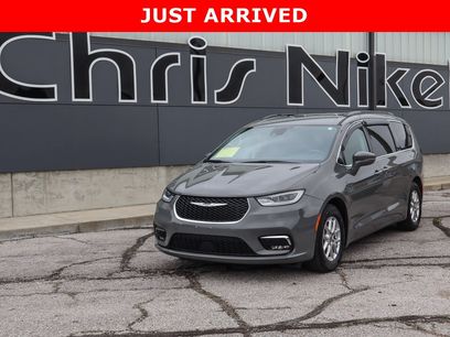 Used 2022 Chrysler Pacifica Touring-L