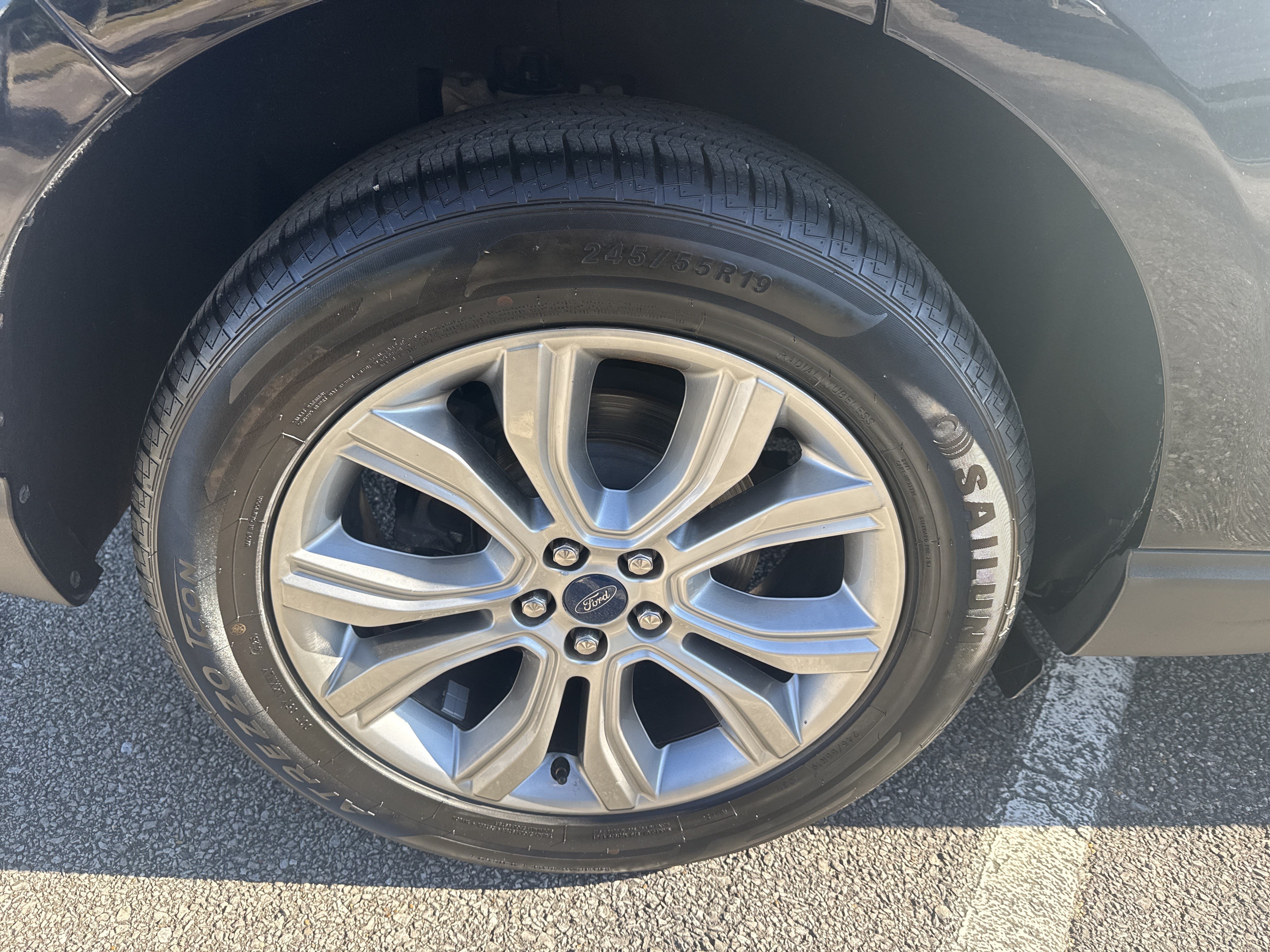 Used 2019 Ford Edge Titanium FWD image 17