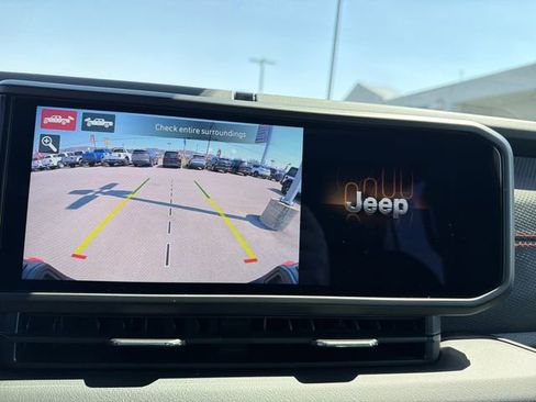 Used 2025 Jeep Gladiator Rubicon image 27