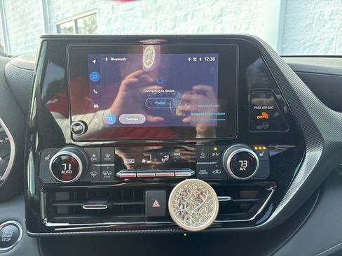 Used 2023 Toyota Highlander XSE image 9