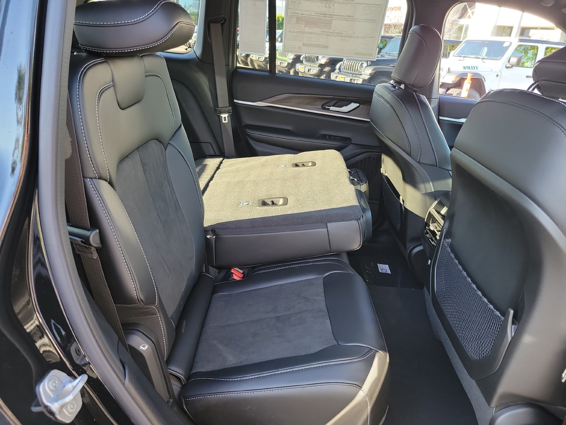 New 2026 Jeep Grand Cherokee Altitude AWD/4WD image 17