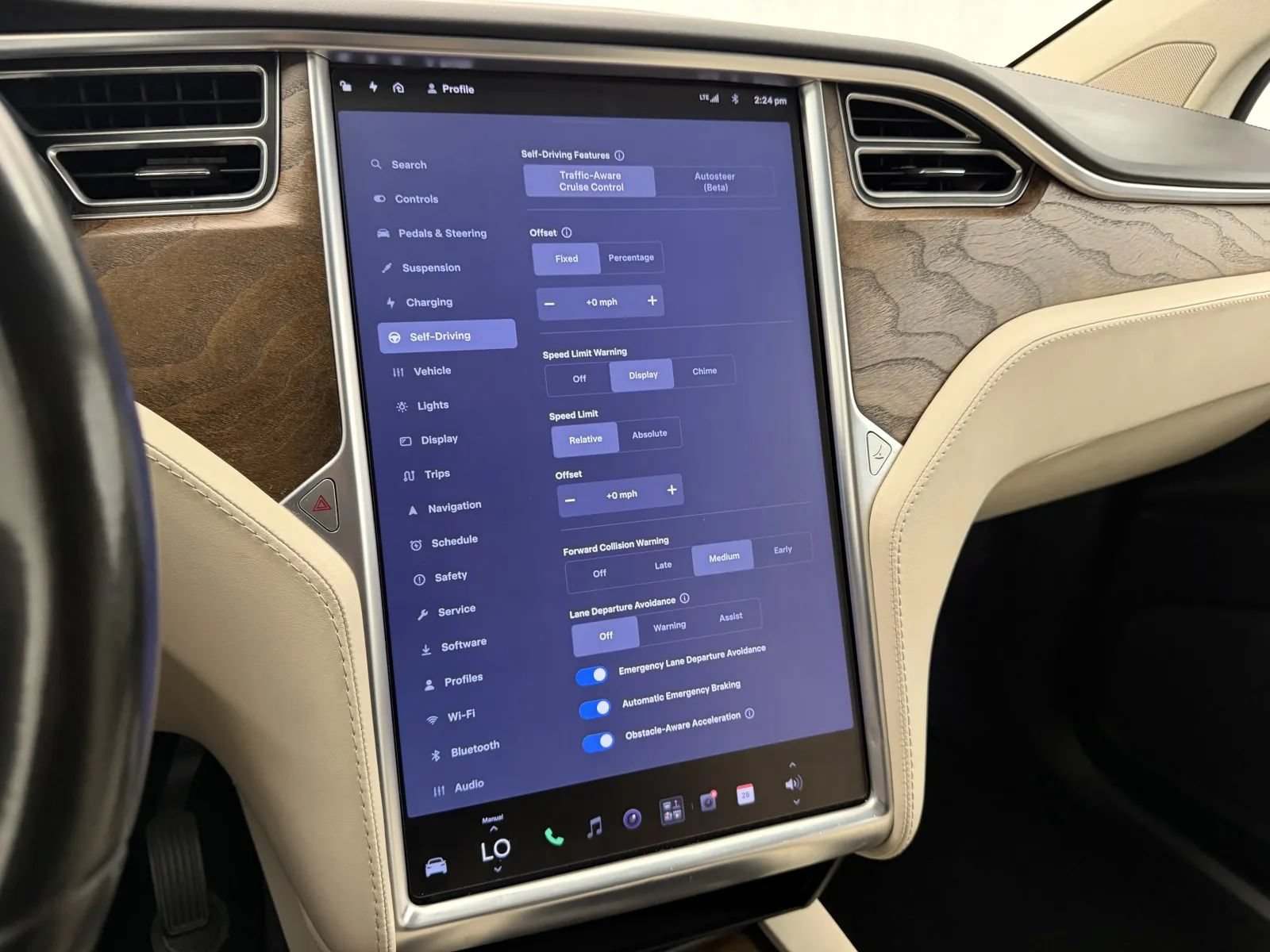 Used 2018 Tesla Model X 75D AWD/4WD image 17