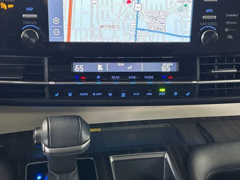 Used 2023 Toyota Sienna Platinum AWD/4WD image 23