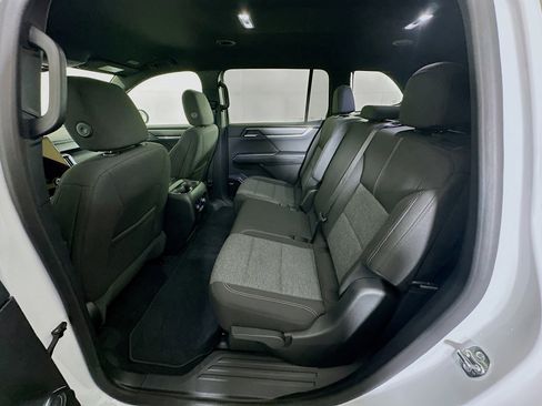 Used 2025 GMC Acadia Elevation image 28