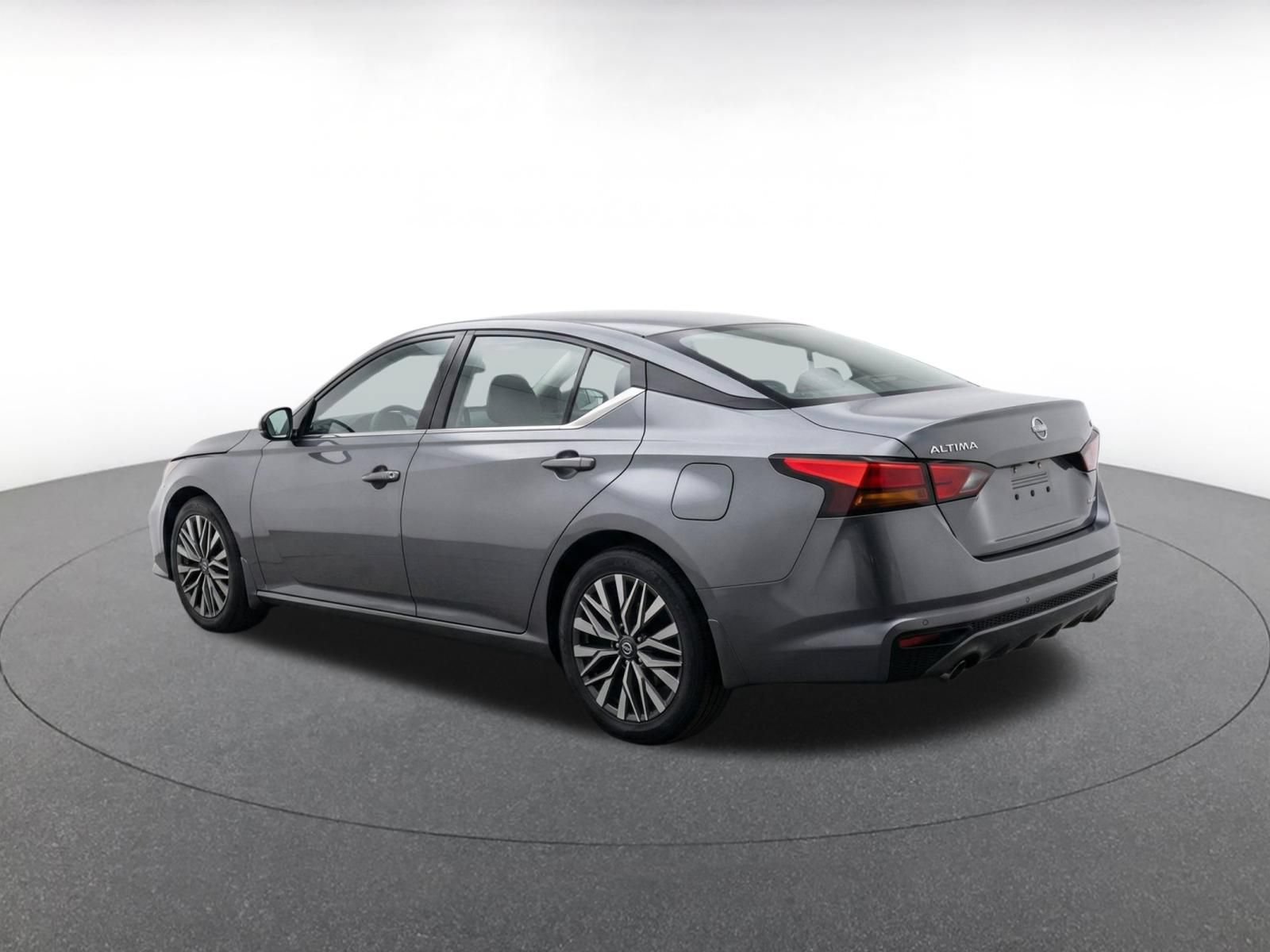 Used 2025 Nissan Altima 2.5 SV FWD image 6