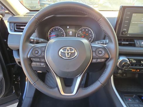 Used 2022 Toyota RAV4 XLE Premium image 17