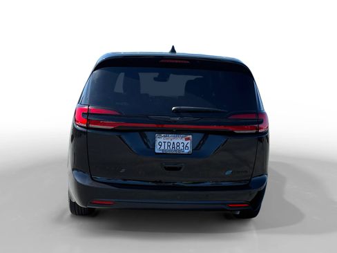 Used 2022 Chrysler Pacifica Touring-L w/ Uconnect Theater Family Group FWD image 4