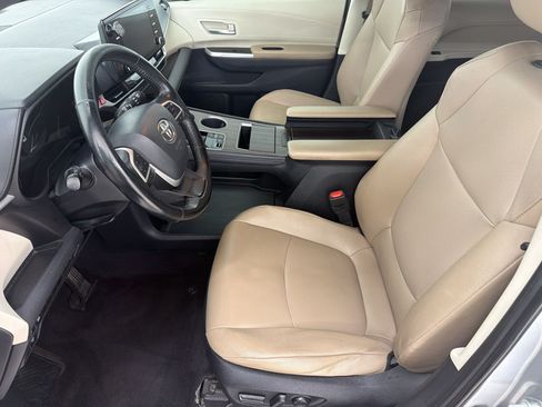 Used 2021 Toyota Sienna XLE FWD image 5
