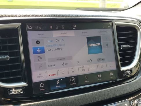 Used 2023 Chrysler Pacifica Touring-L FWD image 19