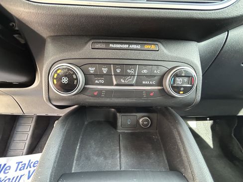 Used 2020 Ford Escape SE image 25