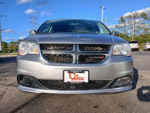 Used 2016 Dodge Grand Caravan SXT image 2