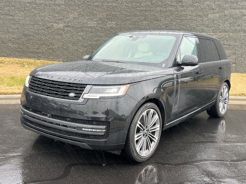Used 2025 Land Rover Range Rover Long Wheelbase SE image 2