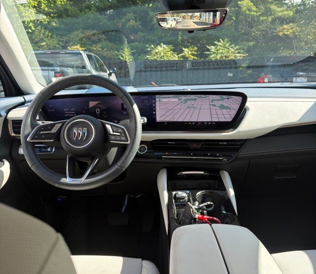 Used 2025 Buick Envision Avenir AWD/4WD image 3