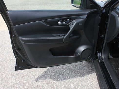 Used 2017 Nissan Rogue SL image 28