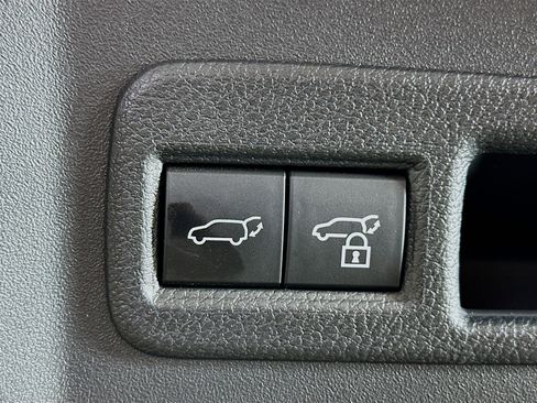 Used 2024 Toyota bZ4X AWD image 30