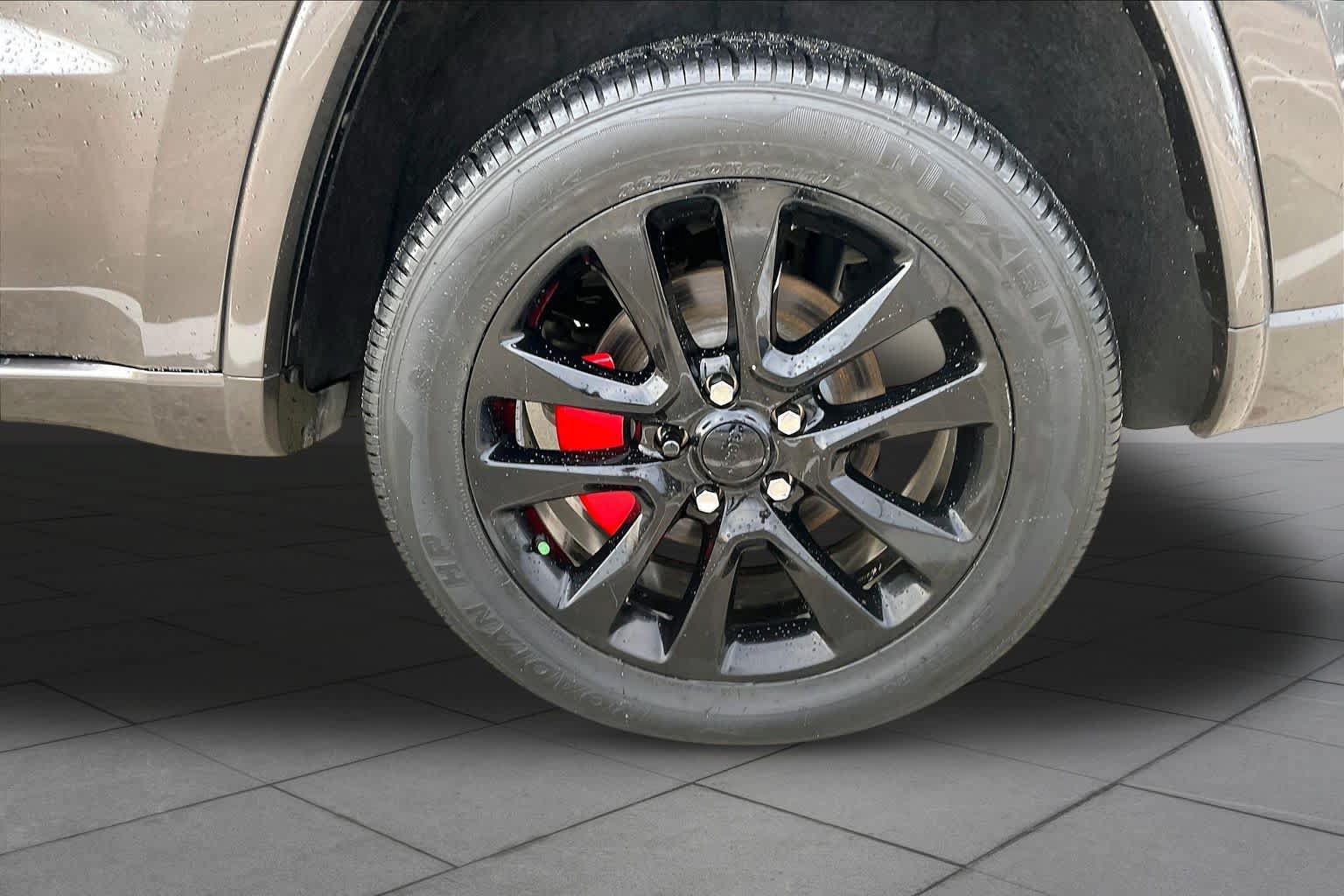 Used 2019 Jeep Grand Cherokee Altitude AWD/4WD image 10