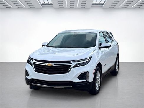 Used 2024 Chevrolet Equinox LT image 2