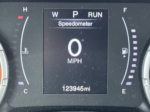 Used 2018 Jeep Renegade Latitude w/ Advanced Technology Group FWD image 7