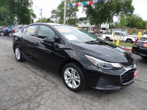 Used 2019 Chevrolet Cruze LT FWD image 3