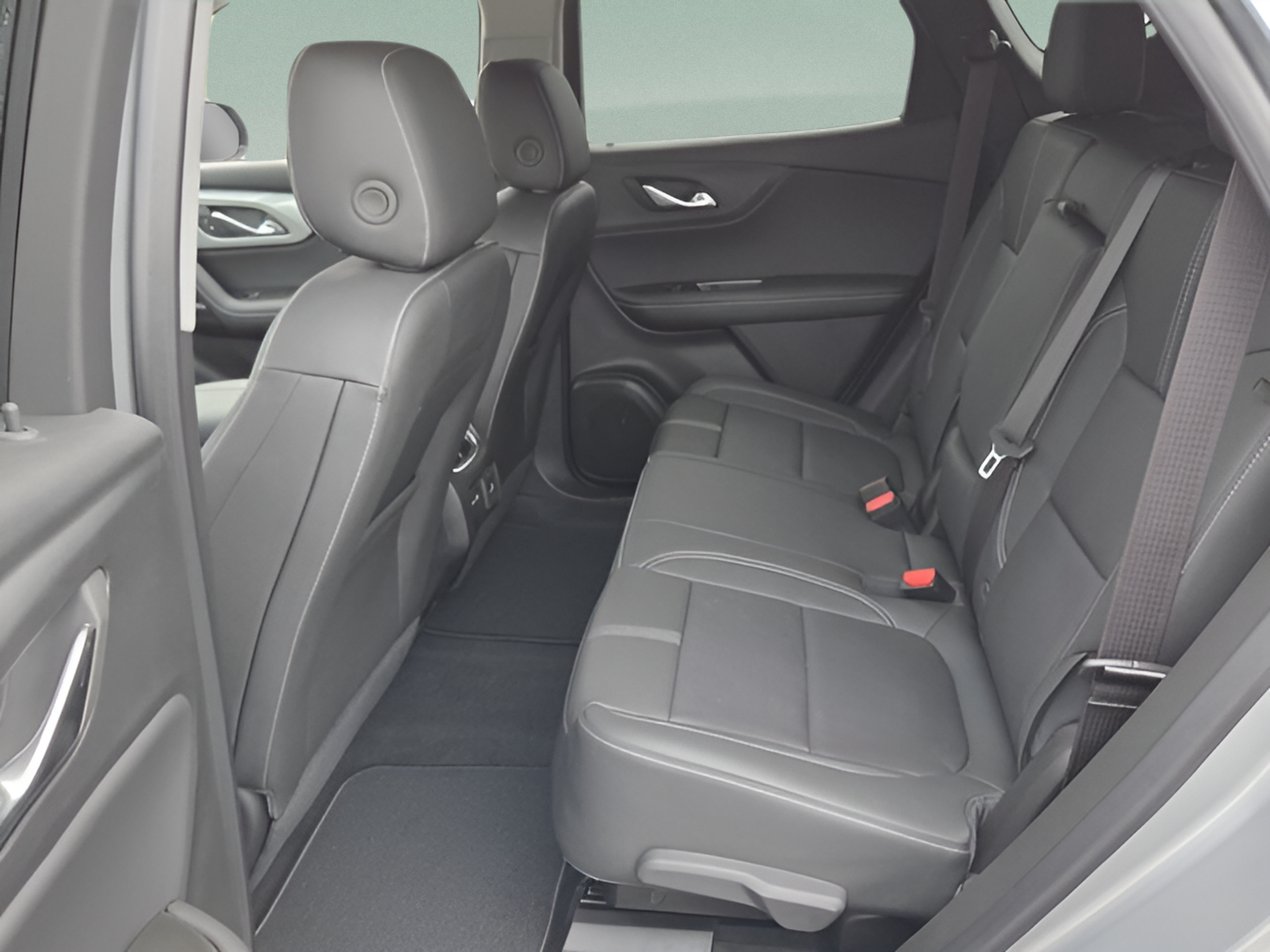 New 2026 Chevrolet Blazer LT w/ Sound & Technology Package FWD image 10