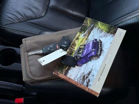 Used 2018 Jeep Wrangler Unlimited Sahara w/ Connectivity Group image 4