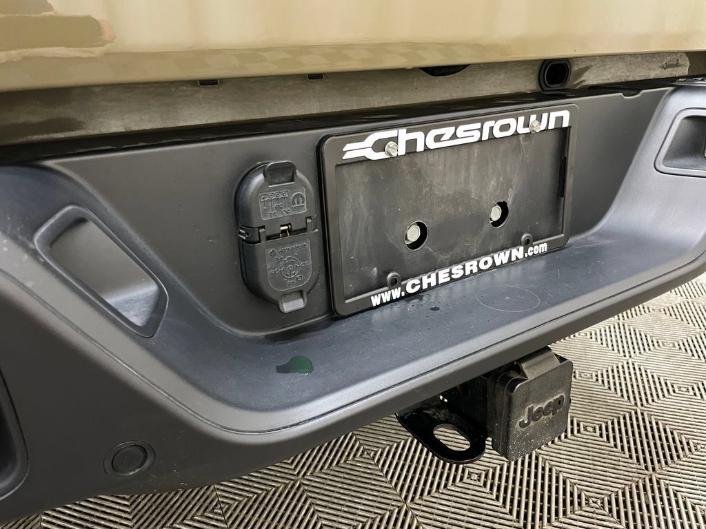 Used 2025 Jeep Gladiator Mojave w/ Safety Group AWD/4WD image 45