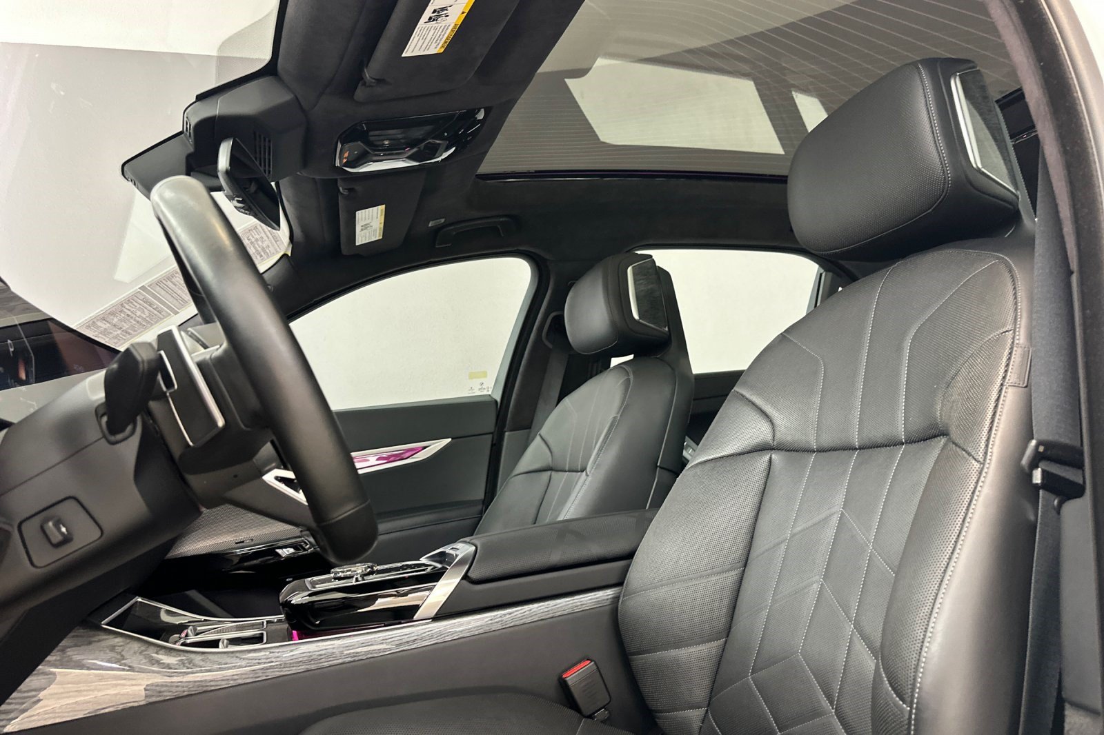 Used 2023 BMW 740i RWD image 25