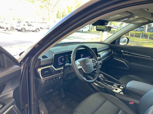 Used 2025 Kia Telluride S image 6