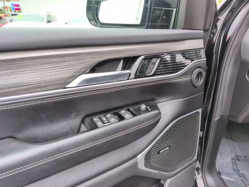Used 2023 Jeep Wagoneer Series III w/ Preferred Equipment Group AWD/4WD image 20